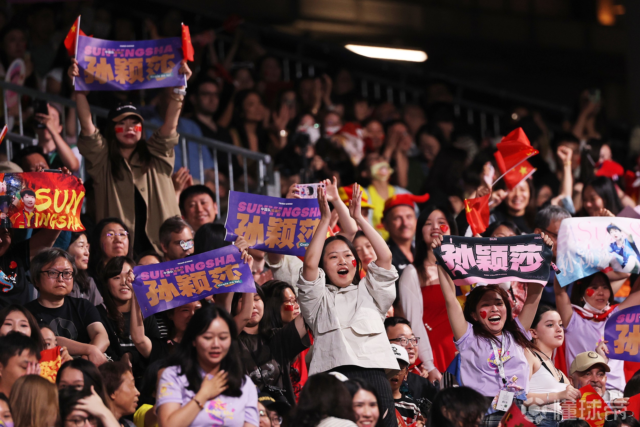 关于双方对抗,波澜不惊,场内外球迷热烈支持的信息 关于双方对抗,波澜不惊,场内外球迷热烈支持的信息